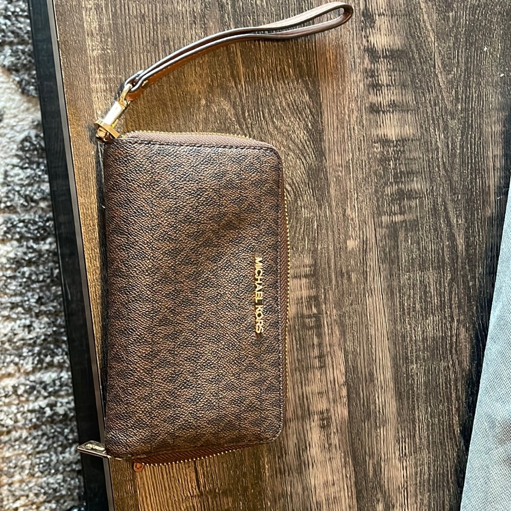 Michael Kors medium wallet